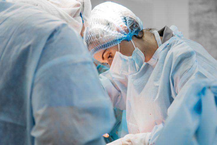 Surgeons,Performing,A,Delicate,Operation,In,A,Modern,Operating,Room,